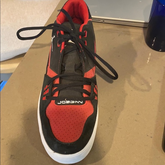 Men’s Jordan’s sneakers size 9.5 - Picture 1 of 5